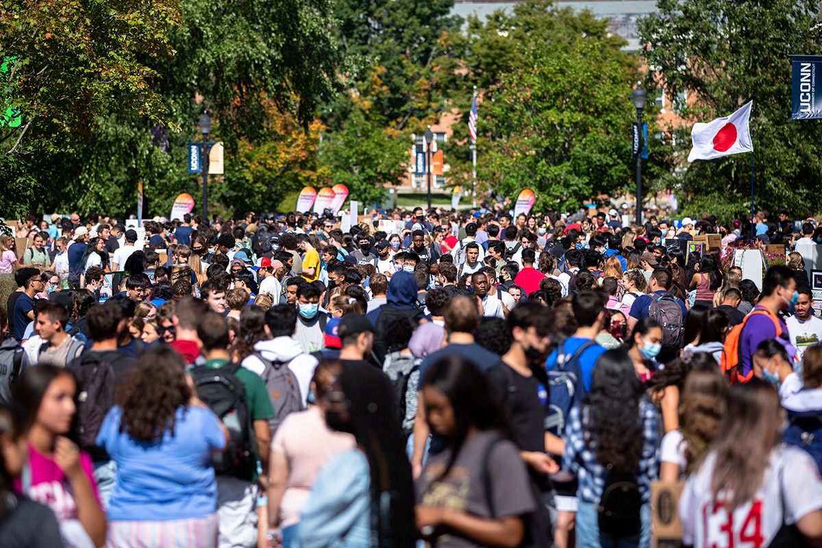 A large crowd of students walk down Fairfield Way during an involvement fair.